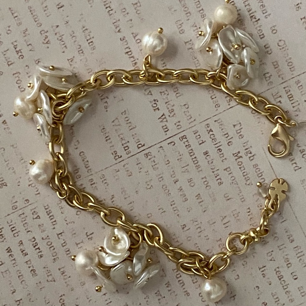 ⭐️HOST PICK⭐️ NWT Lucky Brand Pearl Charm Cluster Bracelet - Picture 11 of 11